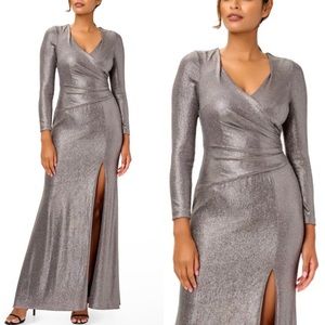 Adrianna Papell I
Long Sleeve Stretch Metallic Jersey
Gown
Size 16